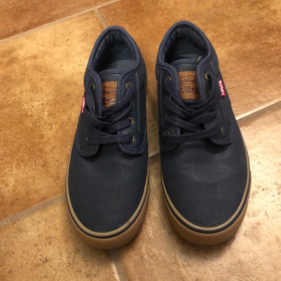Levi Sneakers Navy Blue & Tan Size 7 Men’s - Picture 2 of 3